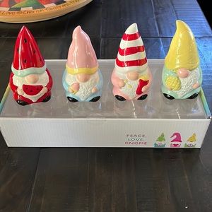 NWT Adorable Peace, Love, Gnomes